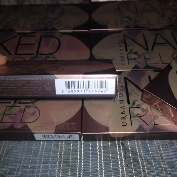 Urban Decay NAKED Palette 5 Reloaded - Picture 2 of 5